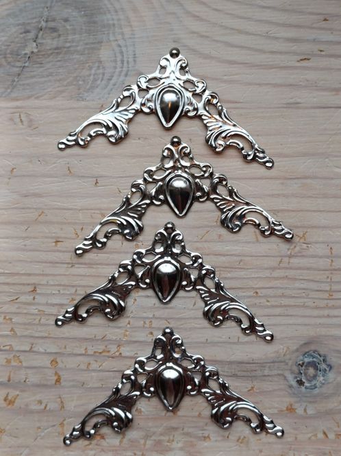 Hovedbilde Metallpynt  - Hjørne med Monogram - Sølvfarget - ...